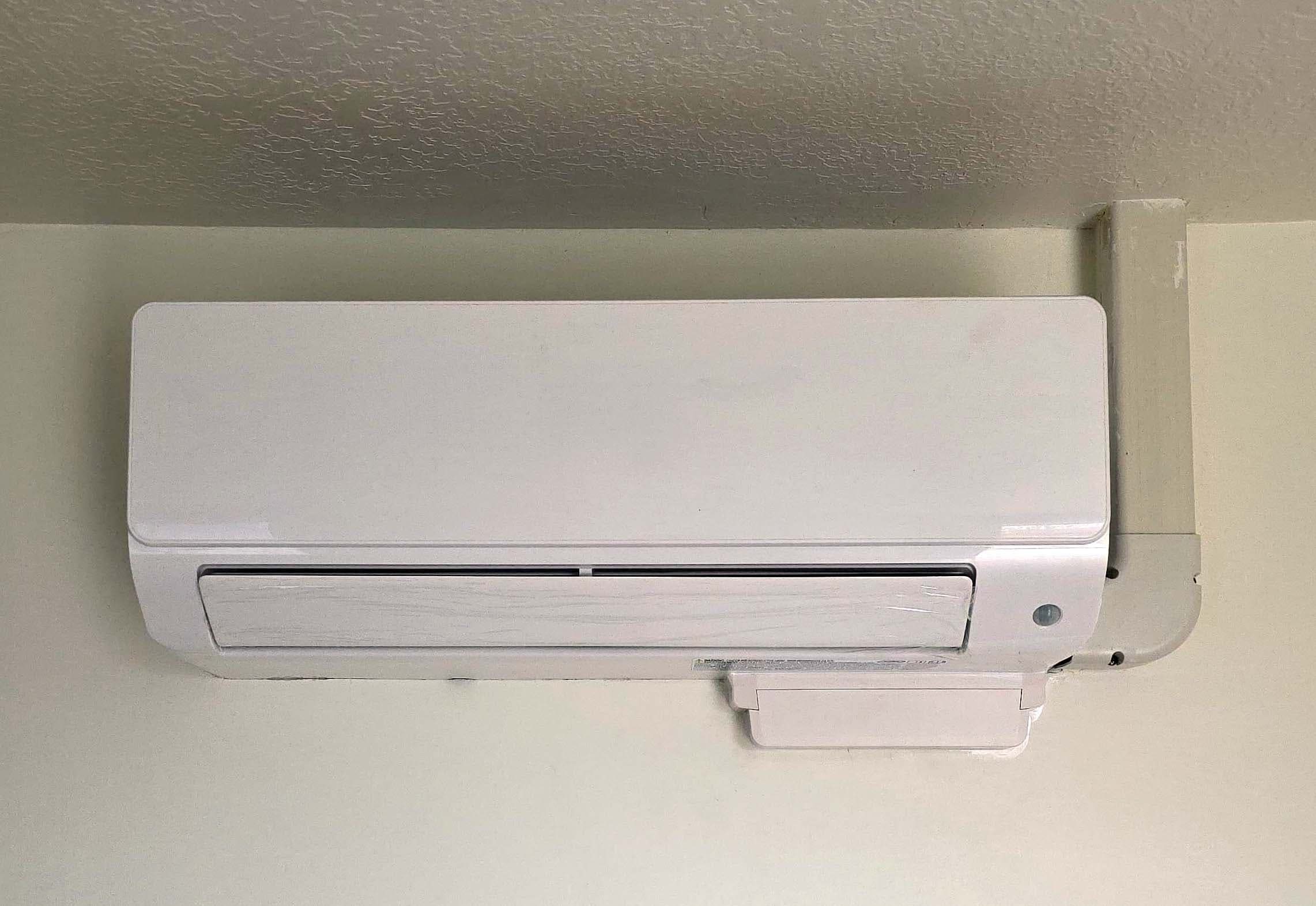 Ductless mini-split indoor head β clean install on white wall